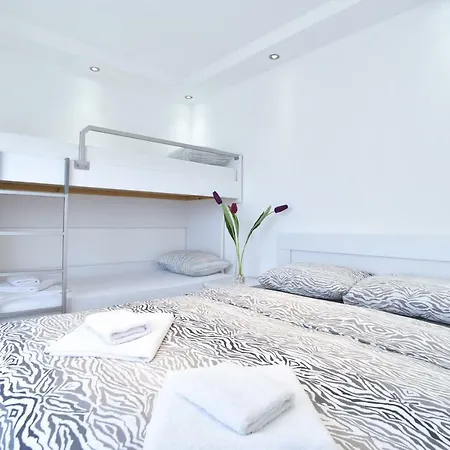 Modern Black&white Apartament *