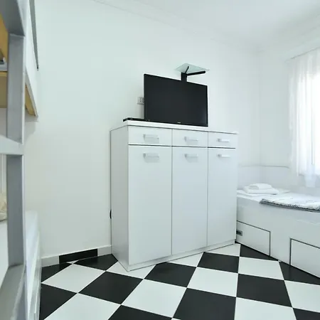Modern Black&white * Podgorica